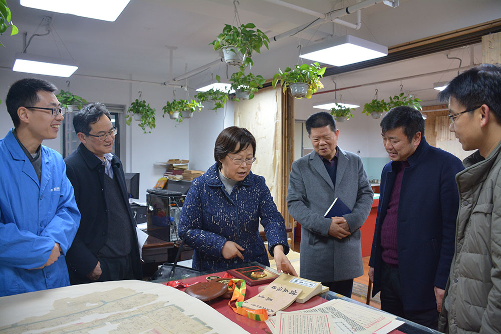省委副秘書長、省檔案局局長劉蕓帶隊來公司開展“服務企業(yè)、服務群眾、服務基層“活動2.jpg